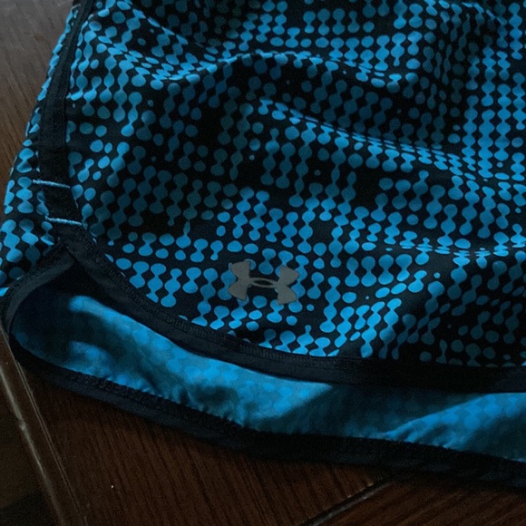 Under Armour athletic shorts - Picture 2 of 3